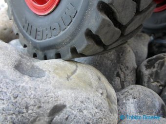 Waklender Reifen für Modellbaumaschinen | Cushion tyre for RC construction machines